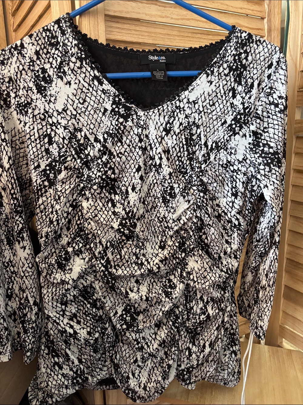 Style & Co. Black & White Snake-Print Long Sleeve Top Petite Large